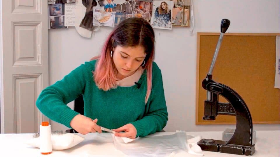 portada del cursoForrado de botones con máquina con diversos tejidos I Confección y técnica