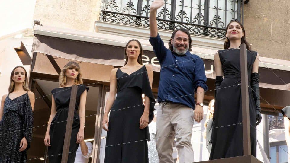 portada del cursoJuanjo Oliva X SEE IOU: una oda a la elegancia y a la moda de autor