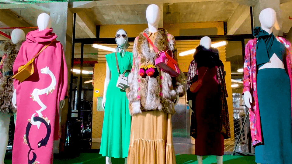 portada del cursoUn día en la Semana de la Moda - Recorrido por el showroom de Madrid es Moda #1 (Parte I)